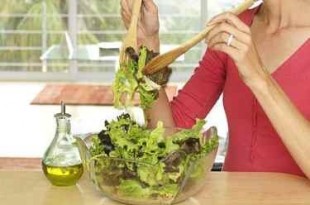 A dieta con l'insalata: 5 idee per condimenti leggeri