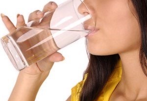 Quanta acqua bisogna bere durante la dieta